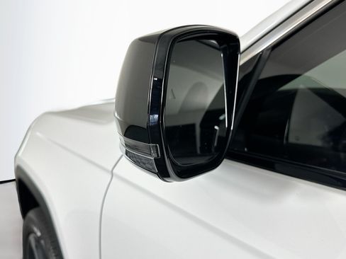 Used 2023 Jeep Grand Cherokee L Limited RWD image 16