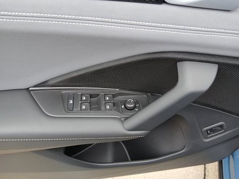 New 2026 Volkswagen Tiguan SE R-Line FWD image 10