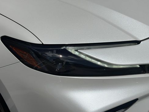 Used 2025 Toyota Camry XSE FWD image 9
