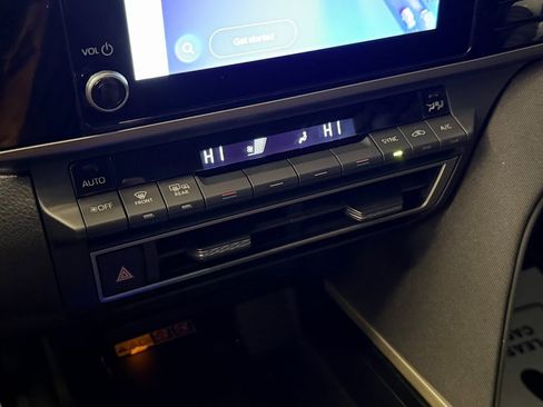 Used 2025 Toyota Camry LE w/ Convenience Package image 16