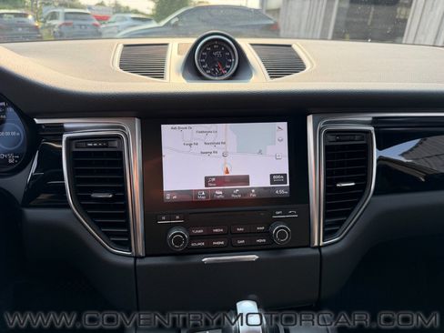 Used 2018 Porsche Macan Sport Edition AWD/4WD image 25