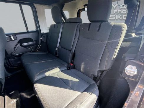 Used 2024 Jeep Wrangler Unlimited w/ Convenience Group AWD/4WD image 25