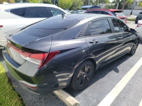 Used 2021 Hyundai Elantra SEL FWD image 4