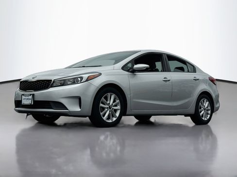 Used 2017 Kia Forte LX w/ LX Popular Package FWD image 3