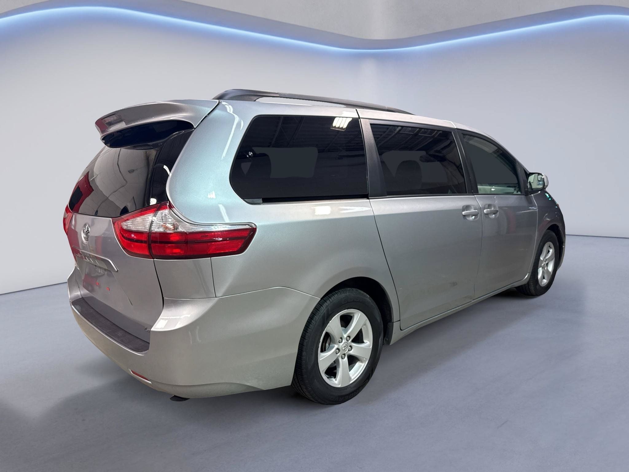 Used 2015 Toyota Sienna LE FWD image 8