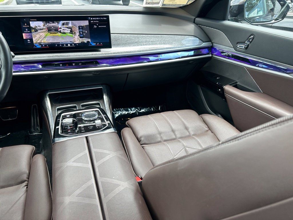 Used 2025 BMW 740i RWD image 11