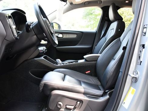 Used 2026 Volvo XC40 B5 Plus AWD/4WD image 12