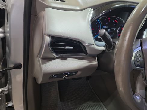 Used 2018 Chevrolet Traverse LT image 15