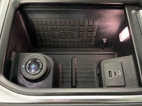 Used 2025 Ford Expedition Platinum AWD/4WD image 27