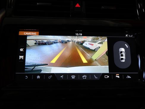 Used 2018 Land Rover Discovery HSE image 21