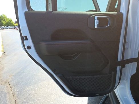 Used 2024 Jeep Wrangler Unlimited Rubicon AWD/4WD image 15