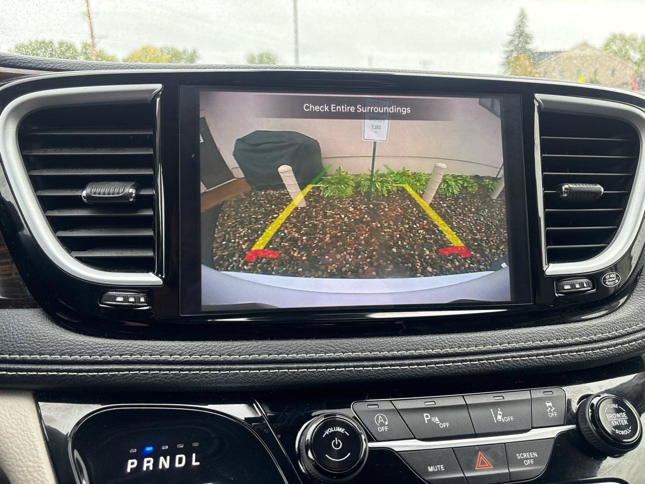 Used 2023 Chrysler Pacifica Limited FWD image 21
