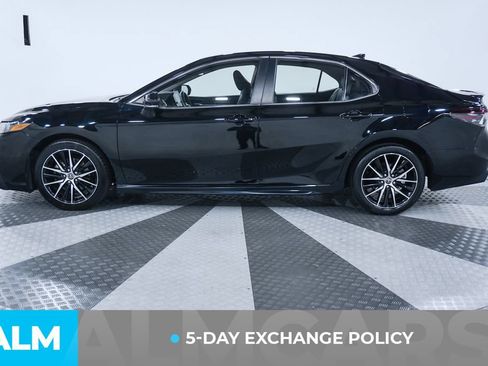 Used 2023 Toyota Camry SE FWD image 3