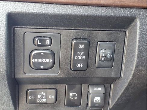 Used 2018 Toyota Tundra Limited w/ Limited Premium Package AWD/4WD image 20