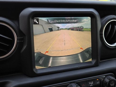 Certified 2020 Jeep Gladiator Overland AWD/4WD image 20