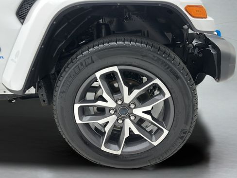 Used 2024 Jeep Wrangler Unlimited w/ Convenience Group AWD/4WD image 8