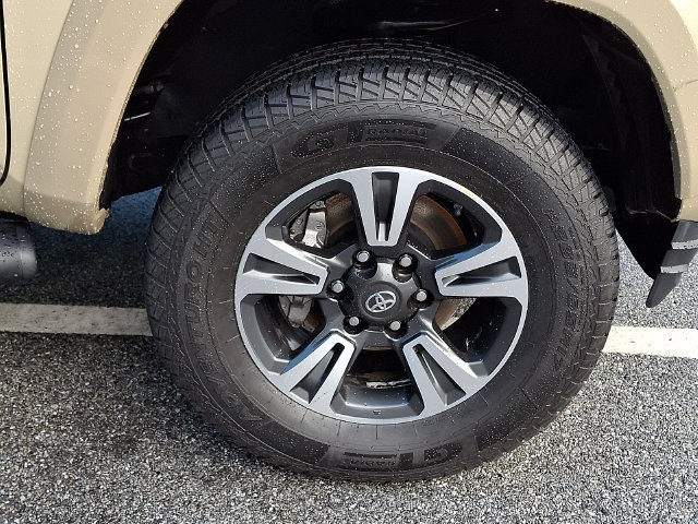 Used 2017 Toyota Tacoma TRD Sport w/ Premium & Technology Package AWD/4WD image 8