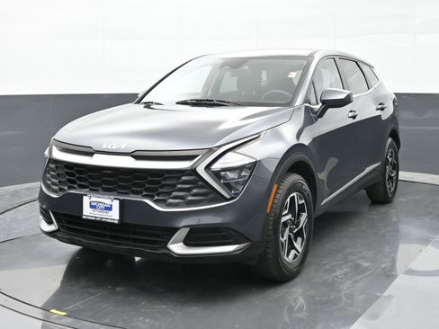 Used 2023 Kia Sportage LX image 4