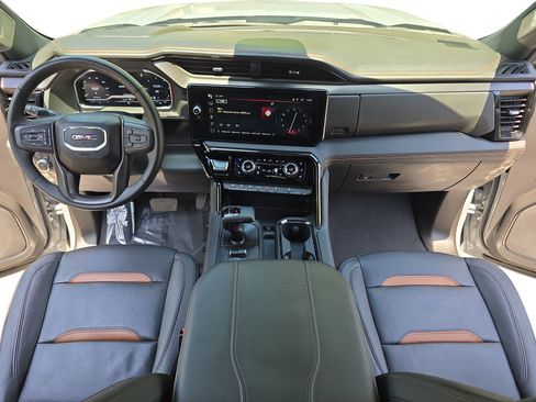 Used 2024 GMC Sierra 1500 AT4 w/ Technology Package AWD/4WD image 9