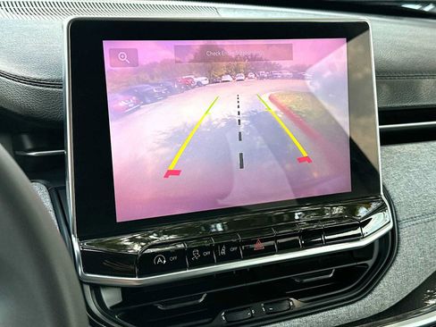 Used 2022 Jeep Compass Latitude FWD image 20