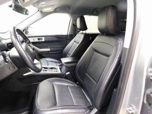Used 2021 Ford Explorer Limited w/ Equipment Group 301A image 9