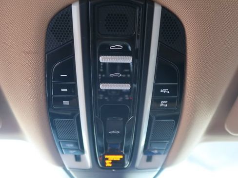 Used 2019 Porsche Panamera RWD image 29