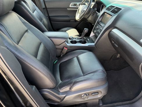 Used 2015 Ford Explorer XLT w/ Equipment Group 202B AWD/4WD image 20