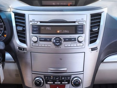Used 2011 Subaru Outback 2.5i Premium w/ All-Weather Pkg AWD/4WD image 27