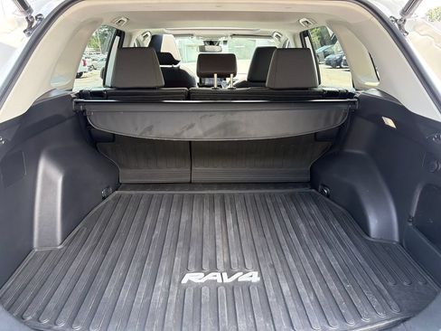 Used 2022 Toyota RAV4 XLE w/ Convenience Package AWD/4WD image 22