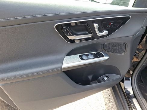 Used 2024 Mercedes-Benz GLC 300 4MATIC image 12