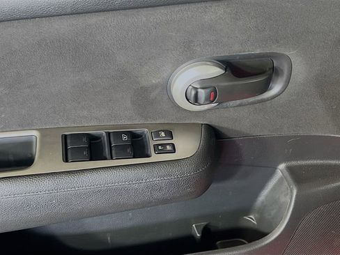 Used 2010 Nissan Versa Hatchback w/ Premium Pkg FWD image 12