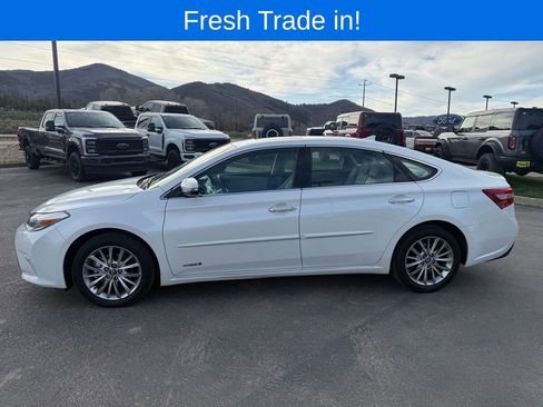 Used 2017 Toyota Avalon Limited w/ Four Season Package image 3