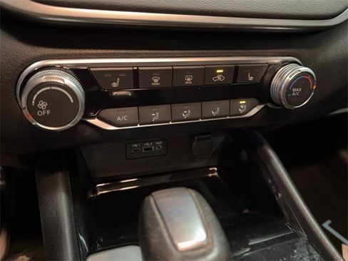 Used 2021 Nissan Altima 2.5 SV w/ SV Premium Package image 16