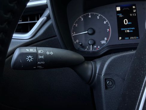 Used 2025 Toyota Corolla Cross LE FWD image 37