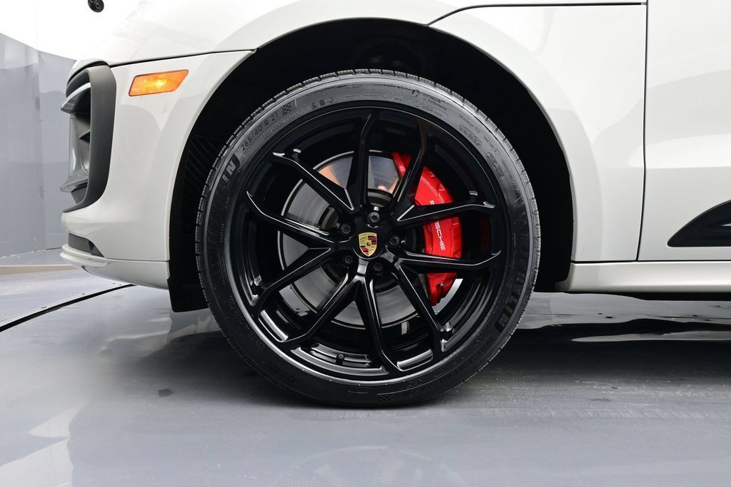 Certified 2025 Porsche Macan GTS AWD/4WD image 6