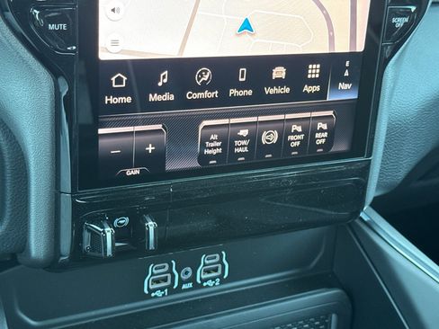 New 2026 RAM 2500 Laramie AWD/4WD image 19