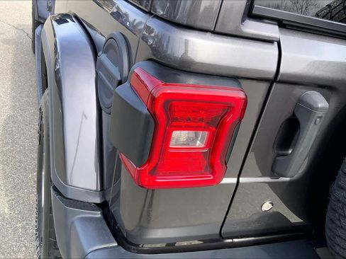 Used 2019 Jeep Wrangler Unlimited Sahara image 26