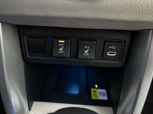 Used 2023 Toyota Corolla Cross XLE image 24