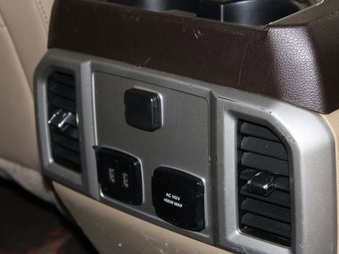 Used 2020 Ford F150 Lariat image 31