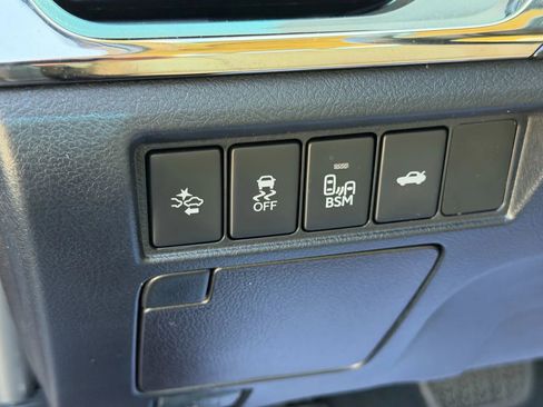 Used 2018 Toyota Avalon Touring image 19