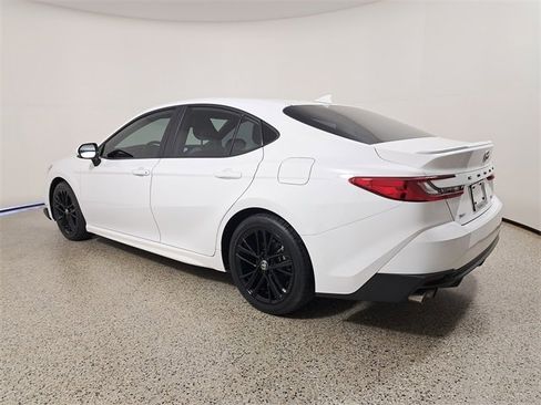 Used 2025 Toyota Camry SE image 7