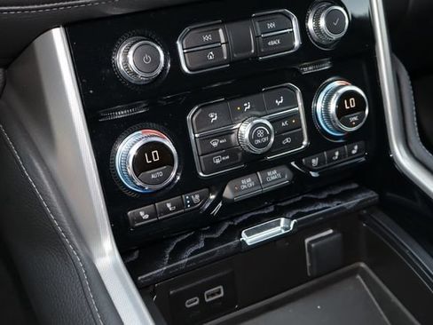 Used 2024 GMC Yukon Denali RWD image 27