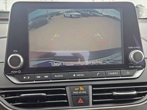 Used 2024 Nissan Altima 2.5 SV FWD image 19