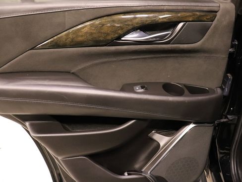 Used 2015 Cadillac Escalade Platinum image 17