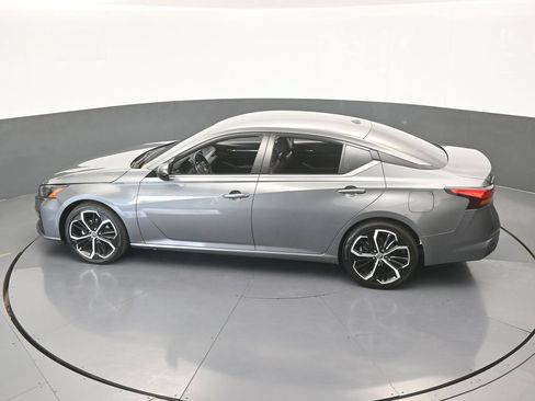 Used 2024 Nissan Altima 2.5 SR FWD image 44