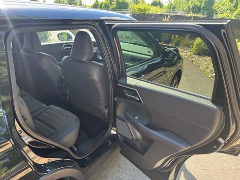 New 2025 Mitsubishi Outlander SE image 13