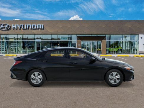 New 2026 Hyundai Elantra SE FWD image 7