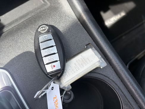 Used 2025 Nissan Altima 2.5 SV FWD image 21