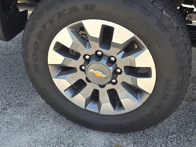 Used 2025 Chevrolet Silverado 2500 Custom w/ Custom Value Package AWD/4WD image 13