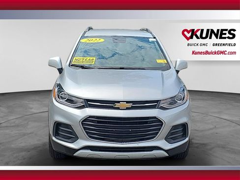 Used 2022 Chevrolet Trax LT w/ LT Convenience Package AWD/4WD image 3